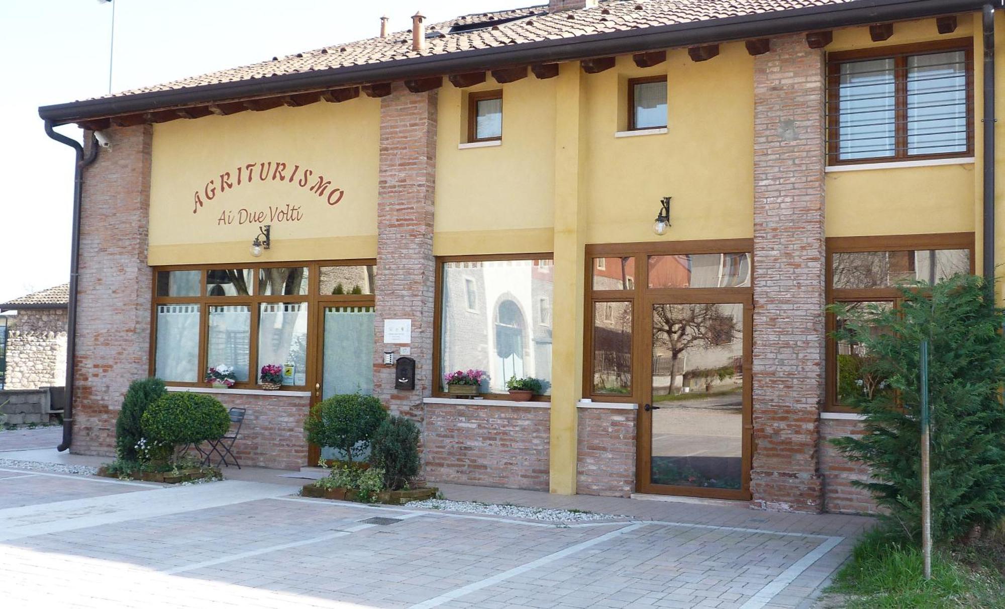 Agriturismo Ai Due Volti Dossobuono Eksteriør bilde