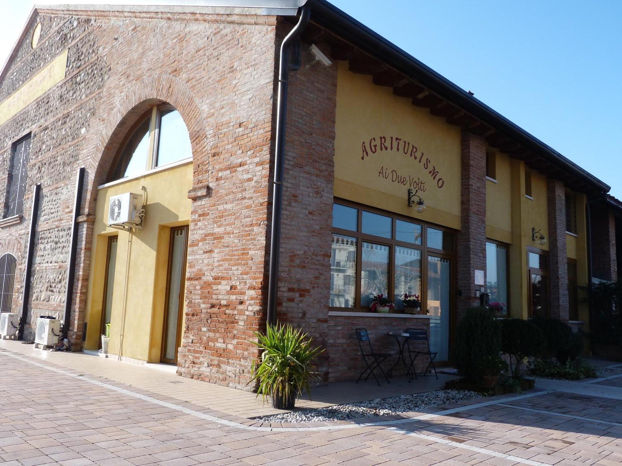Agriturismo Ai Due Volti Dossobuono Eksteriør bilde