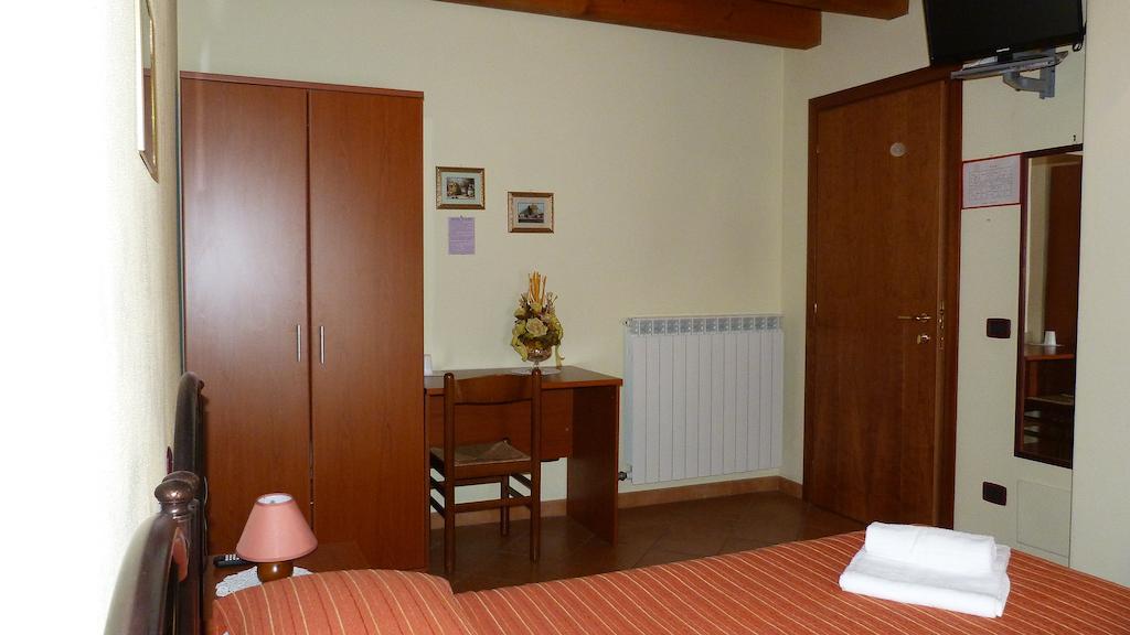 Agriturismo Ai Due Volti Dossobuono Rom bilde
